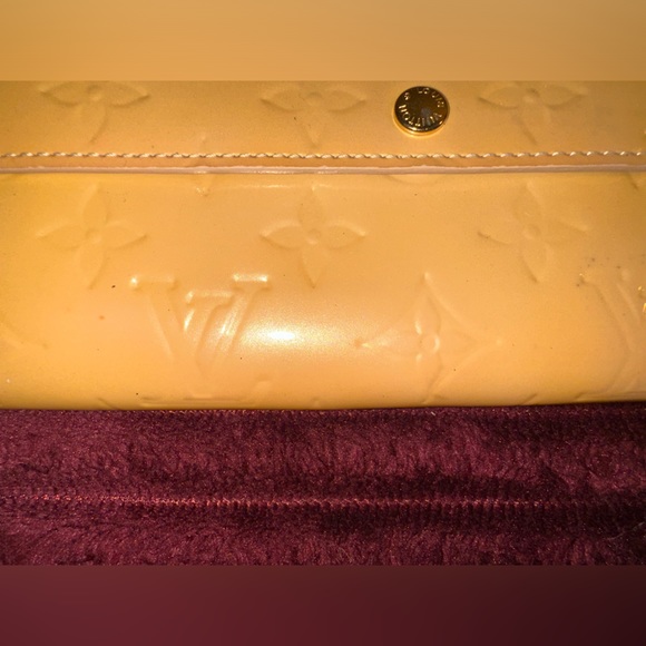 Louis Vuitton Yellow Vernis Wallet - Picture 3 of 16